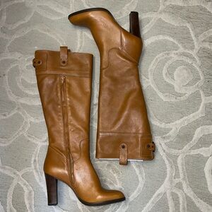 NWOT🇧🇷🌷BANANA REPUBLIC🌷🇧🇷Tan leather zip side knee high stacked heel boot.